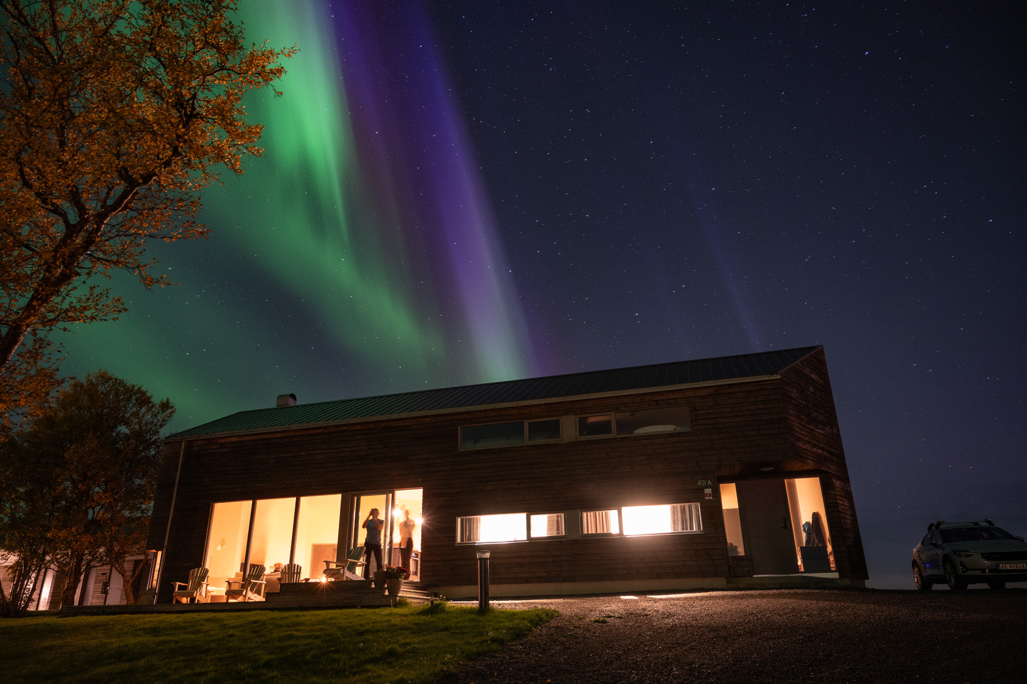 Green and violet aurora over a house at Skagenhaugen, Bø i Vesterålen